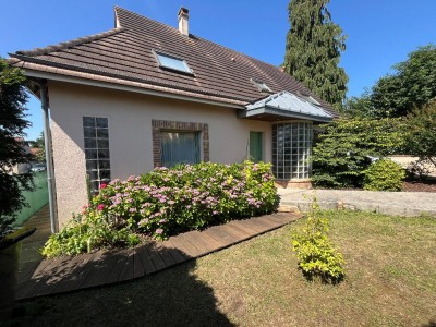 MAISON TRADITIONNELLE A VENDRE - LIVERDY EN BRIE - 186 m2 - 439000€