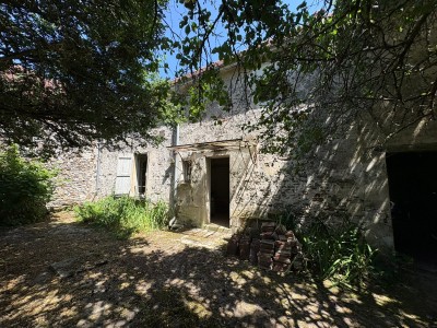 MAISON A RENOVER A VENDRE - LA FERTE GAUCHER - 90 m2 - 88 000 &euro;