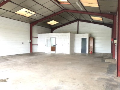 ENTREPOT A LOUER - AMILLIS - 160 m2 - 1295€ HC par mois
