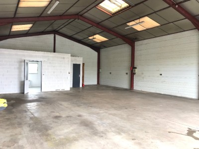ENTREPOT A LOUER - AMILLIS - 160 m2 - 1295€ HC par mois