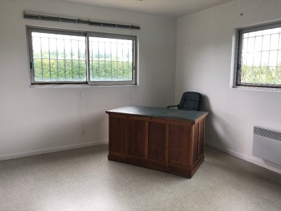 ENTREPOT A LOUER - AMILLIS - 160 m2 - 1295€ HC par mois