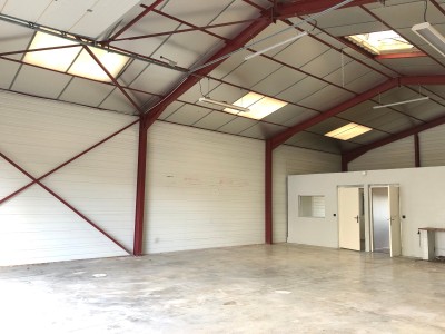 ENTREPOT A LOUER - AMILLIS - 160 m2 - 1 200 € HC et HT par mois
