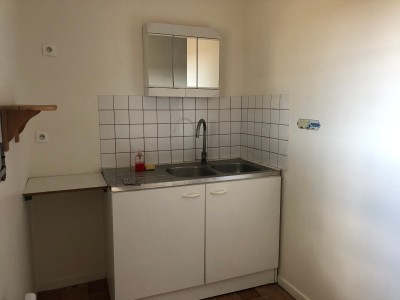 ENTREPOT A LOUER - AMILLIS - 160 m2 - 1 200 € HC et HT par mois