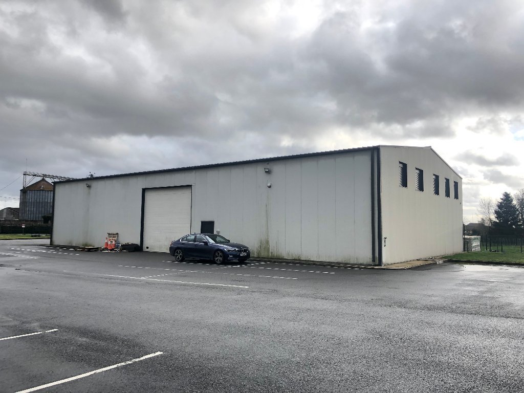 ENTREPOT A LOUER - REBAIS - 536 m2 - 3�200�&euro; HC et HT par mois