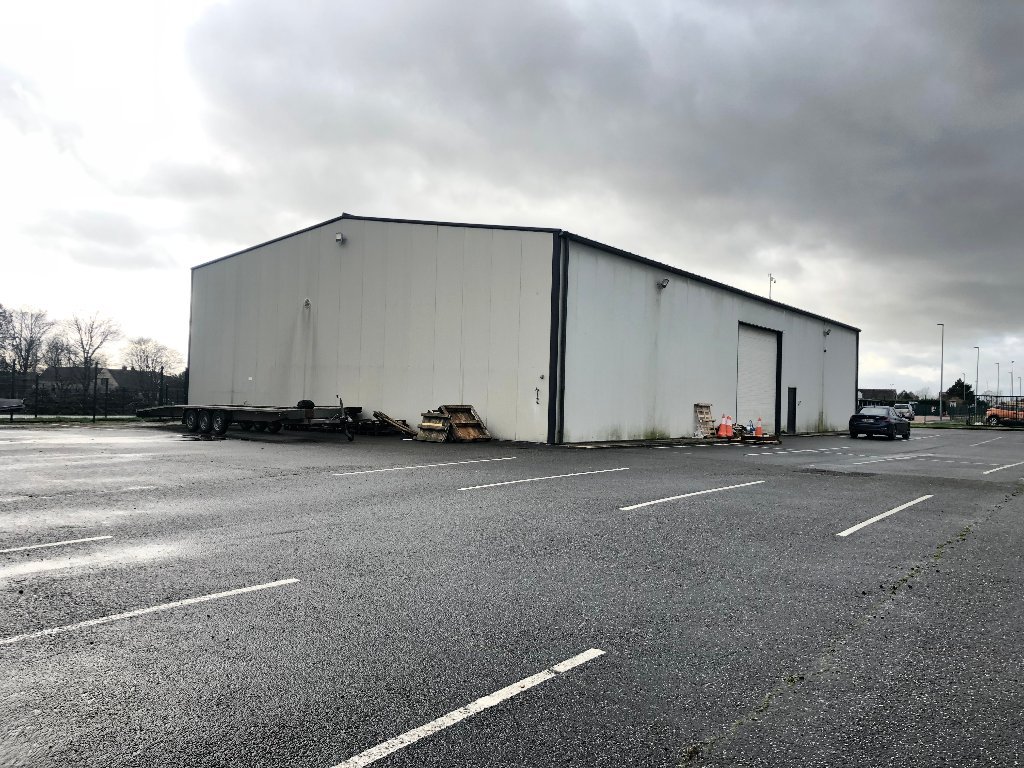 ENTREPOT A LOUER - REBAIS - 536 m2 - 3�200�&euro; HC et HT par mois