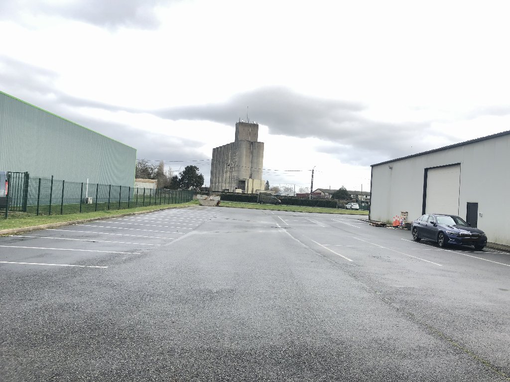 ENTREPOT A LOUER - REBAIS - 536 m2 - 3�200�&euro; HC et HT par mois