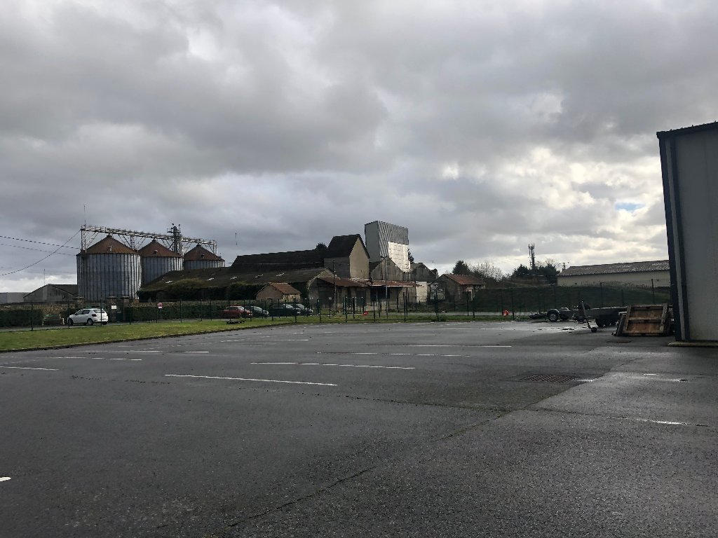 ENTREPOT A LOUER - REBAIS - 536 m2 - 3�200�&euro; HC et HT par mois