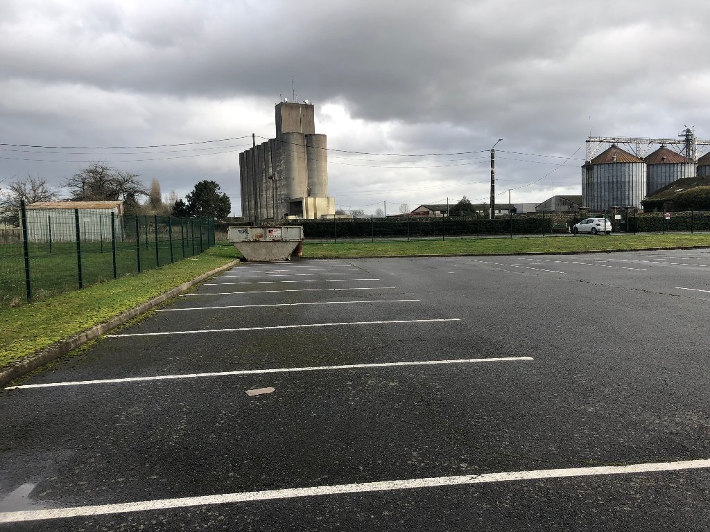 ENTREPOT A LOUER - REBAIS - 536 m2 - 3�200�&euro; HC et HT par mois