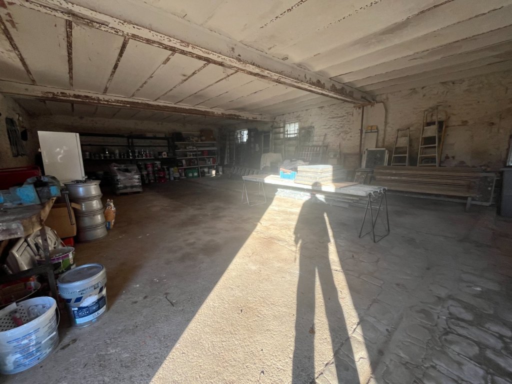 Bâtiments - JOUY LE CHATEL - 300 m2 - VENDU