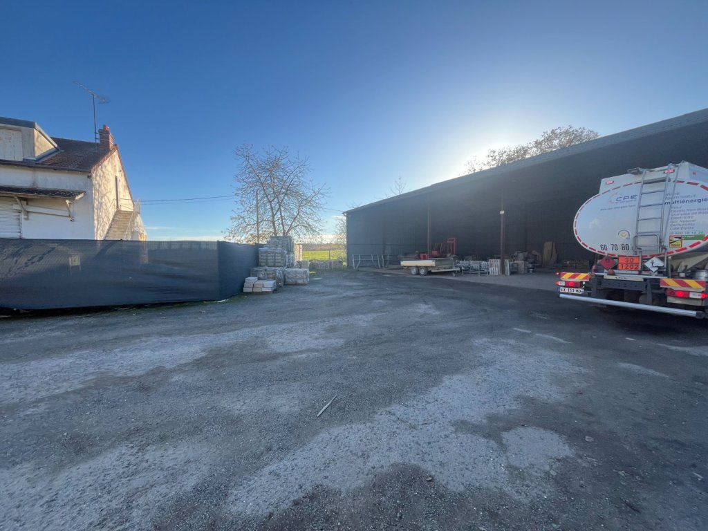 Bâtiments - JOUY LE CHATEL - 300 m2 - VENDU