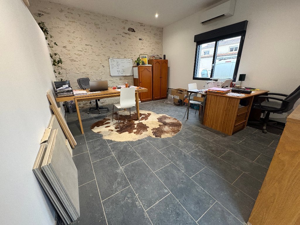 Bâtiments - JOUY LE CHATEL - 300 m2 - VENDU