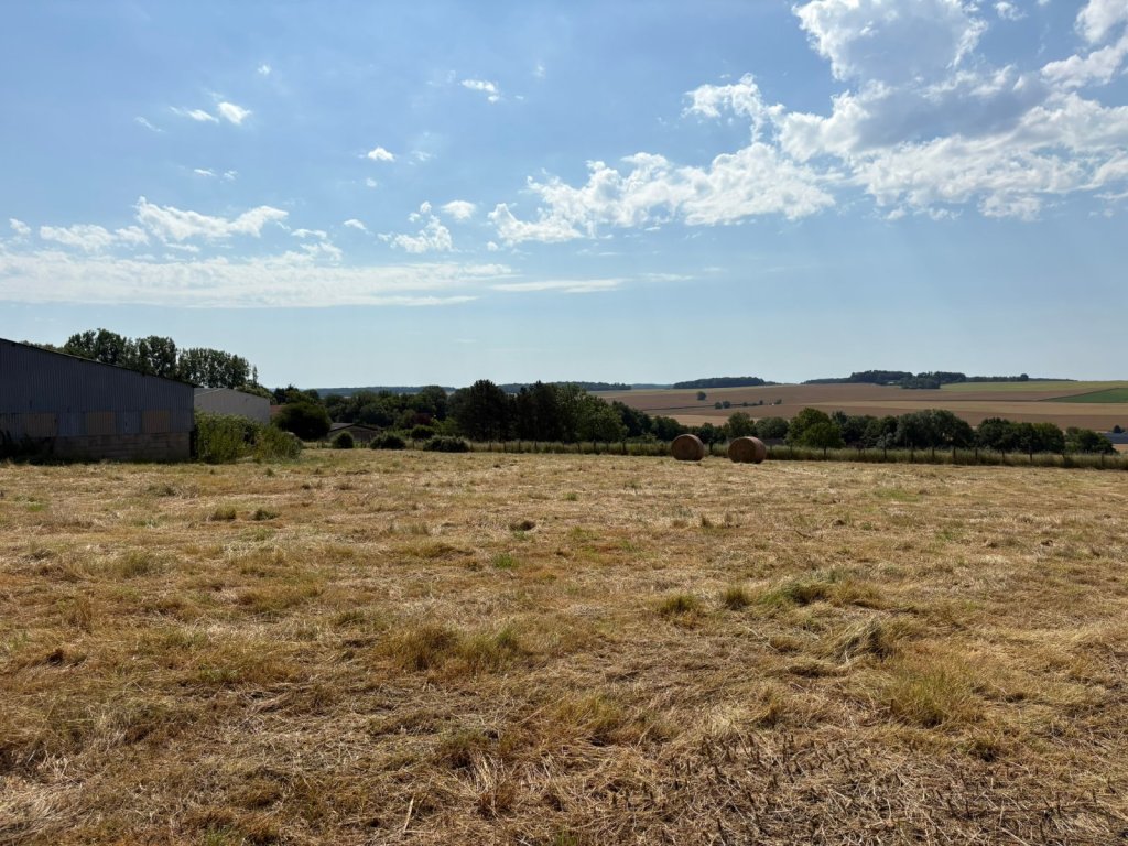 Ensemble de bâtiments + Terre Agricole A VENDRE - LA FERTE GAUCHER - 129 000 &euro;