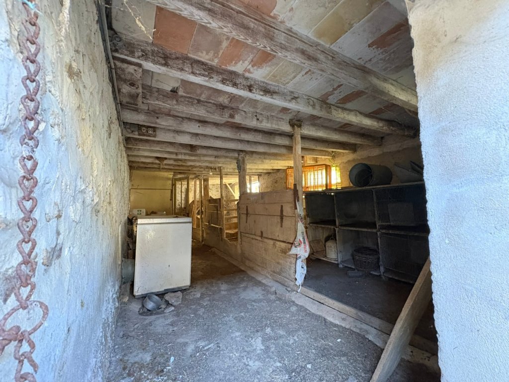 Ensemble de bâtiments + Terre Agricole A VENDRE - LA FERTE GAUCHER - 129 000 &euro;