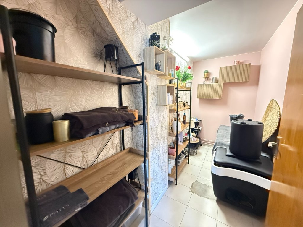 FONDS DE COMMERCE A CEDER - BEAUTE - ESTHETIQUE - COIFFURE - TOUQUIN - 33.14 m2 - 70 000 &euro;