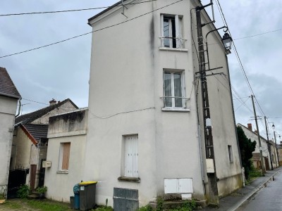 IMMEUBLE DE RAPPORT A VENDRE - COURPALAY - 110 m2 - 187000€