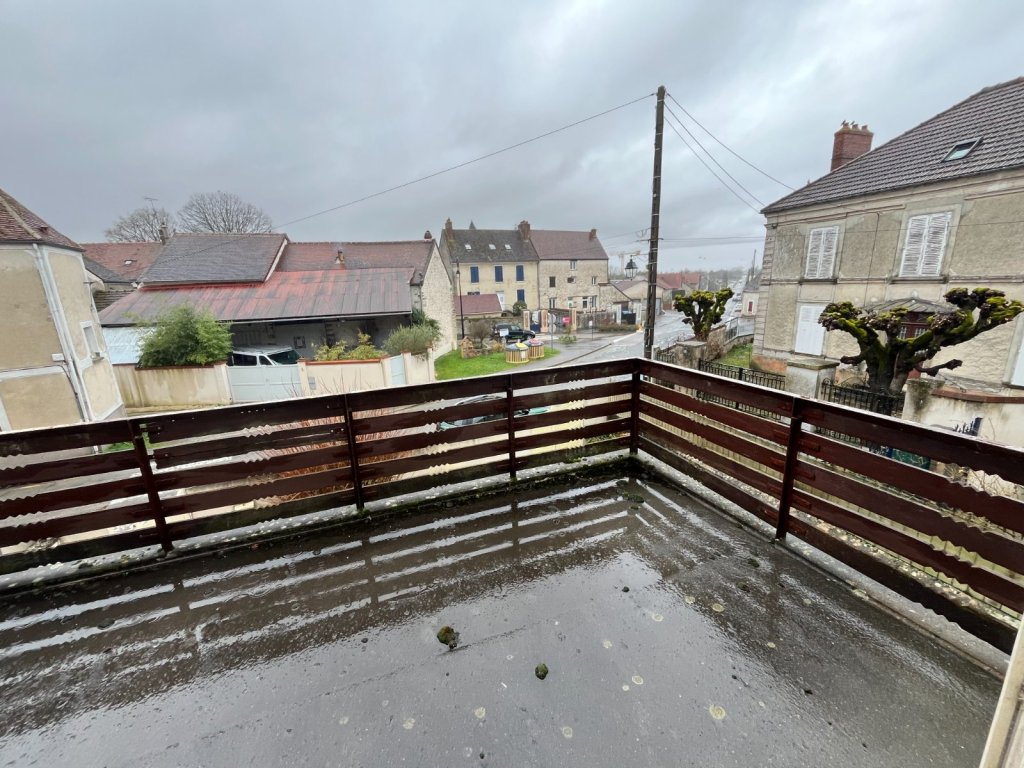 IMMEUBLE DE RAPPORT A VENDRE - JOUY LE CHATEL - 193 m2 - 210�000�&euro;