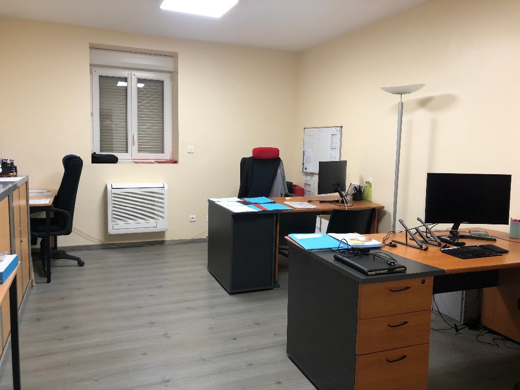 LOCAL D ACTIVITE A LOUER - AMILLIS - 561 m2 - 3�700�&euro; HC et HT par mois