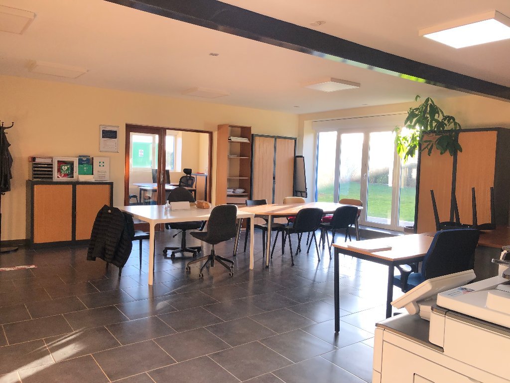 LOCAL D ACTIVITE A LOUER - AMILLIS - 561 m2 - 3�700�&euro; HC et HT par mois