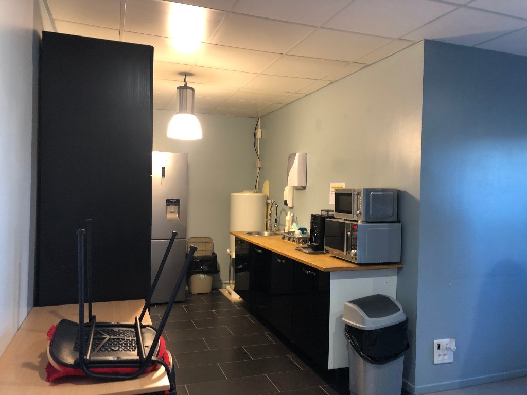 LOCAL D ACTIVITE A LOUER - AMILLIS - 561 m2 - 3�700�&euro; HC et HT par mois