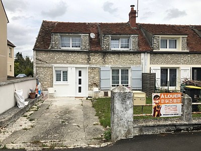 MAISON A LOUER - CHENOISE - 62 m2 - 875 &euro; charges comprises par mois