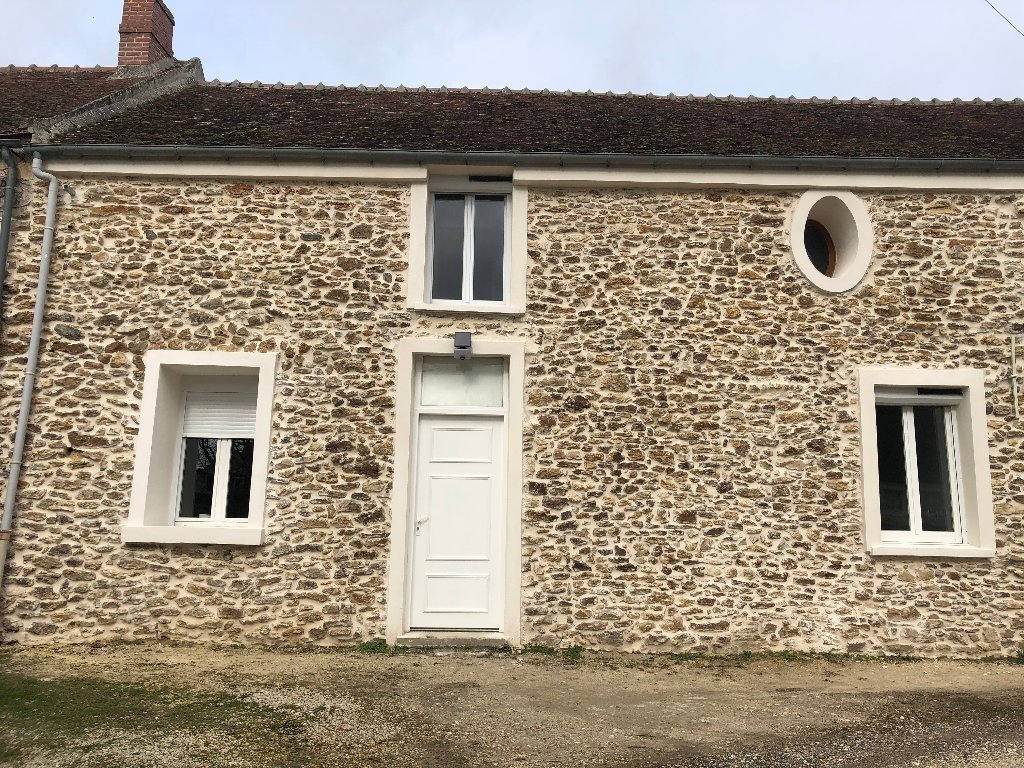 MAISON A LOUER - LE PLESSIS FEU AUSSOUX - 98.97 m2 - 1 145 &euro; charges comprises par mois