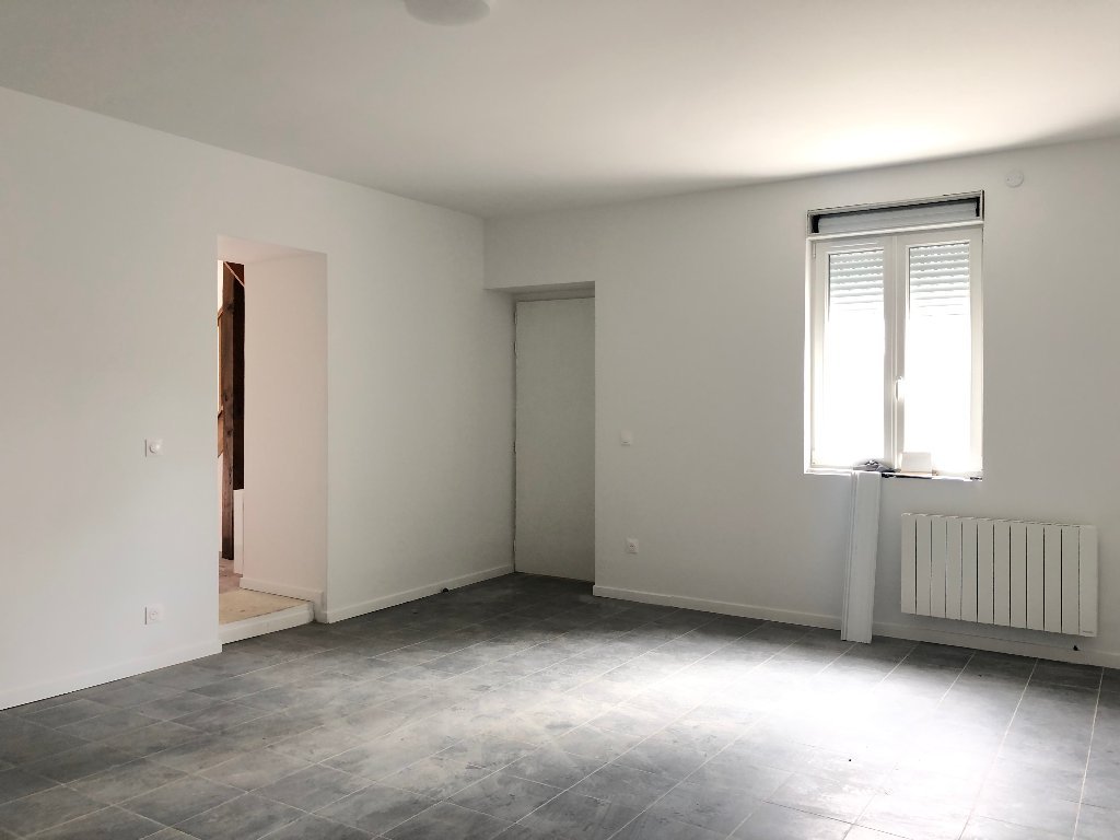 MAISON A LOUER - LE PLESSIS FEU AUSSOUX - 98.97 m2 - 1 145 &euro; charges comprises par mois