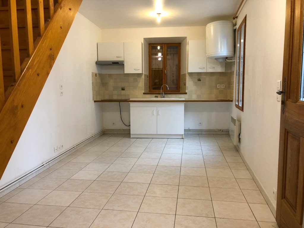 MAISON A LOUER - MACHAULT centre ville - 20.8 m2 - 485 &euro; charges comprises par mois