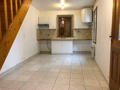 MAISON A LOUER - MACHAULT centre ville - 20.8 m2 - 485 € charges comprises par mois