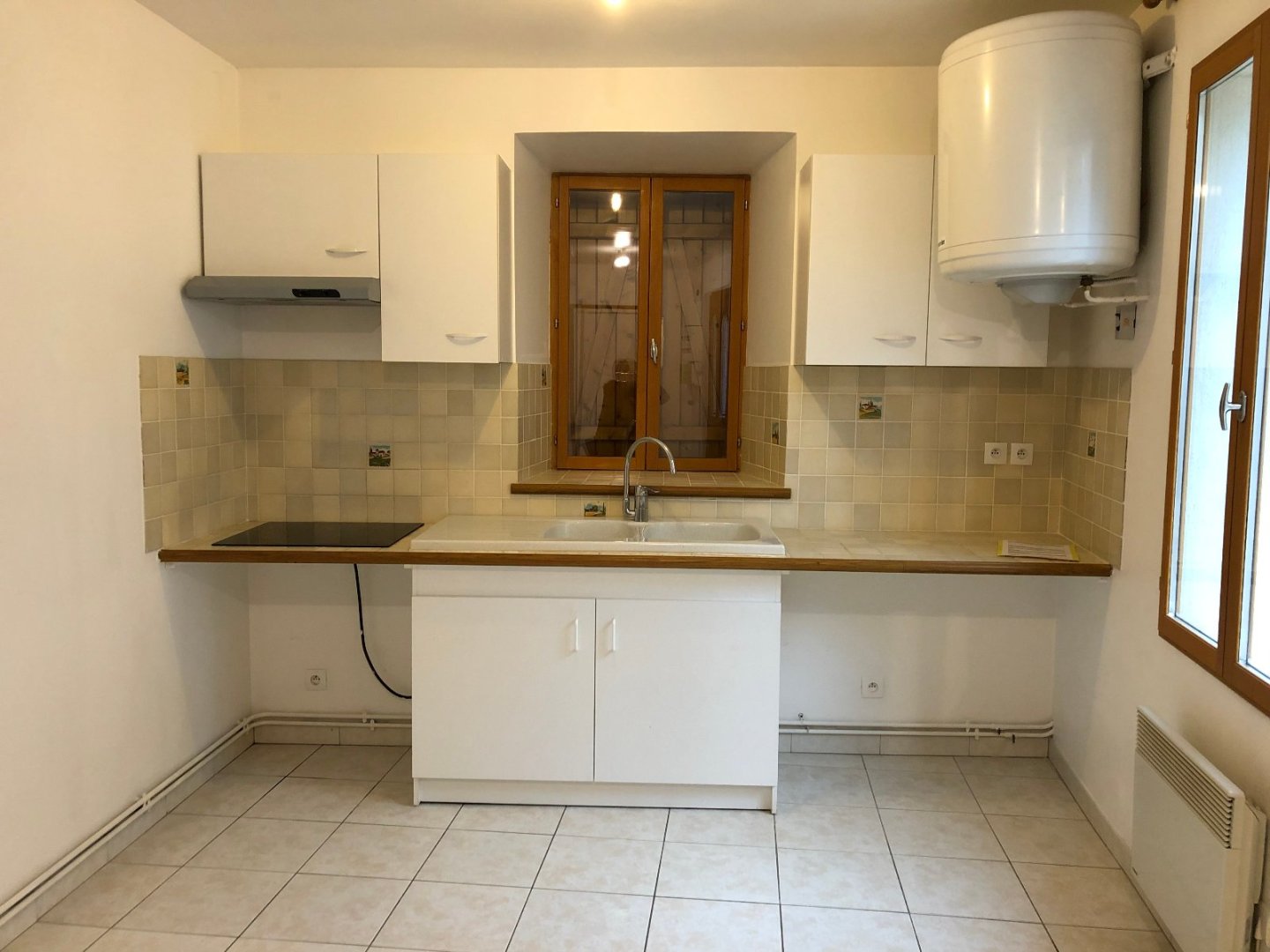 MAISON A LOUER - MACHAULT centre ville - 20.8 m2 - 485 &euro; charges comprises par mois