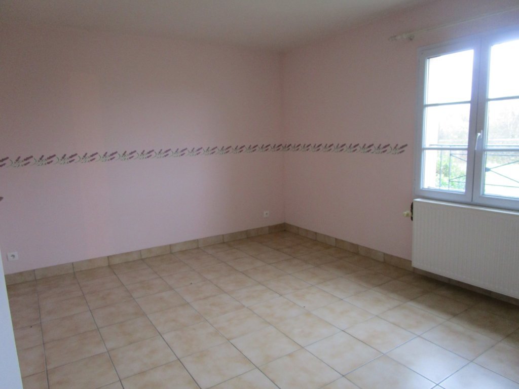 MAISON A LOUER - MORMANT - 178.64 m2 - 1 300 &euro; charges comprises par mois