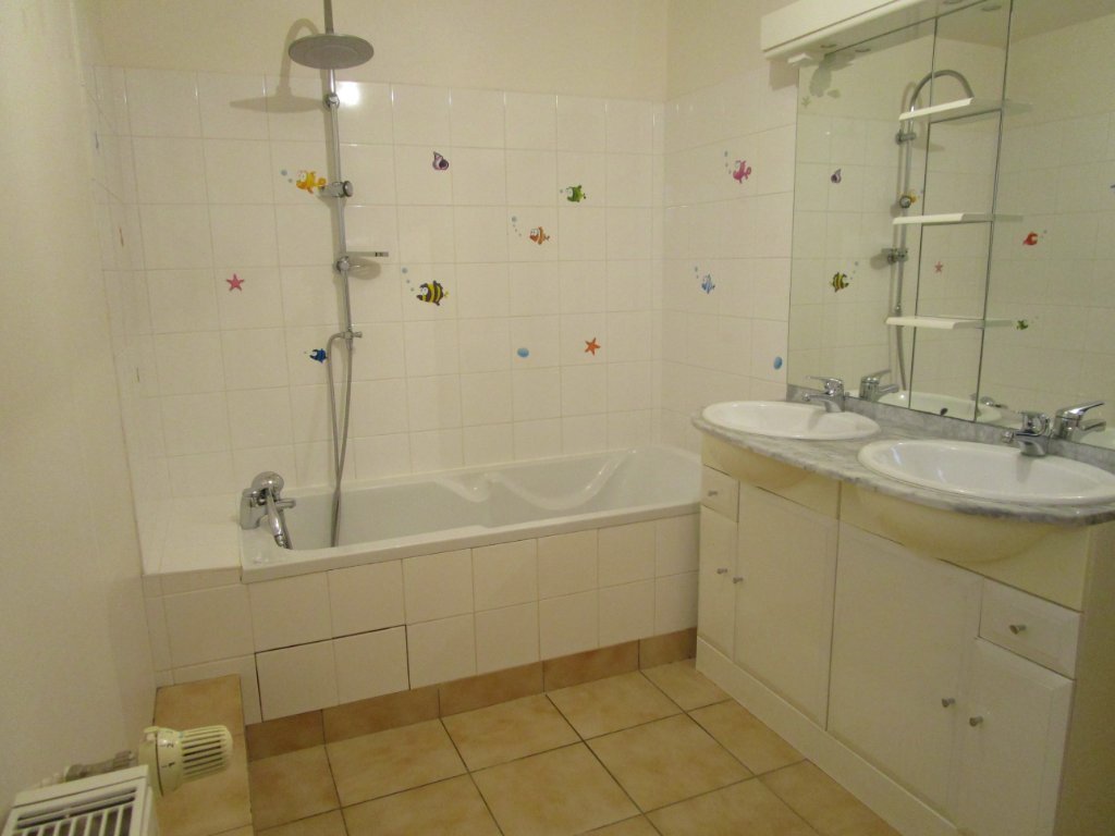 MAISON A LOUER - MORMANT - 178.64 m2 - 1 300 &euro; charges comprises par mois