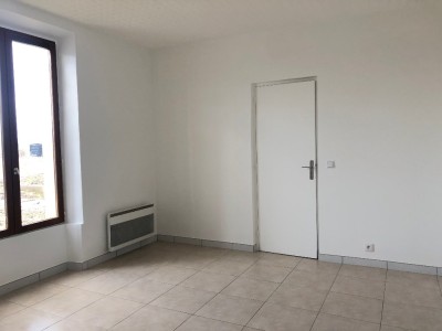 MAISON A LOUER - OZOUER LE VOULGIS - 48.61 m2 - 725�&euro; charges comprises par mois