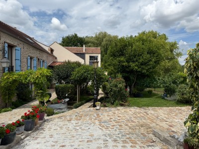 Maison Briarde Rurale A VENDRE - BERNAY VILBERT Centre du village - 200 m2 - 480 000 €