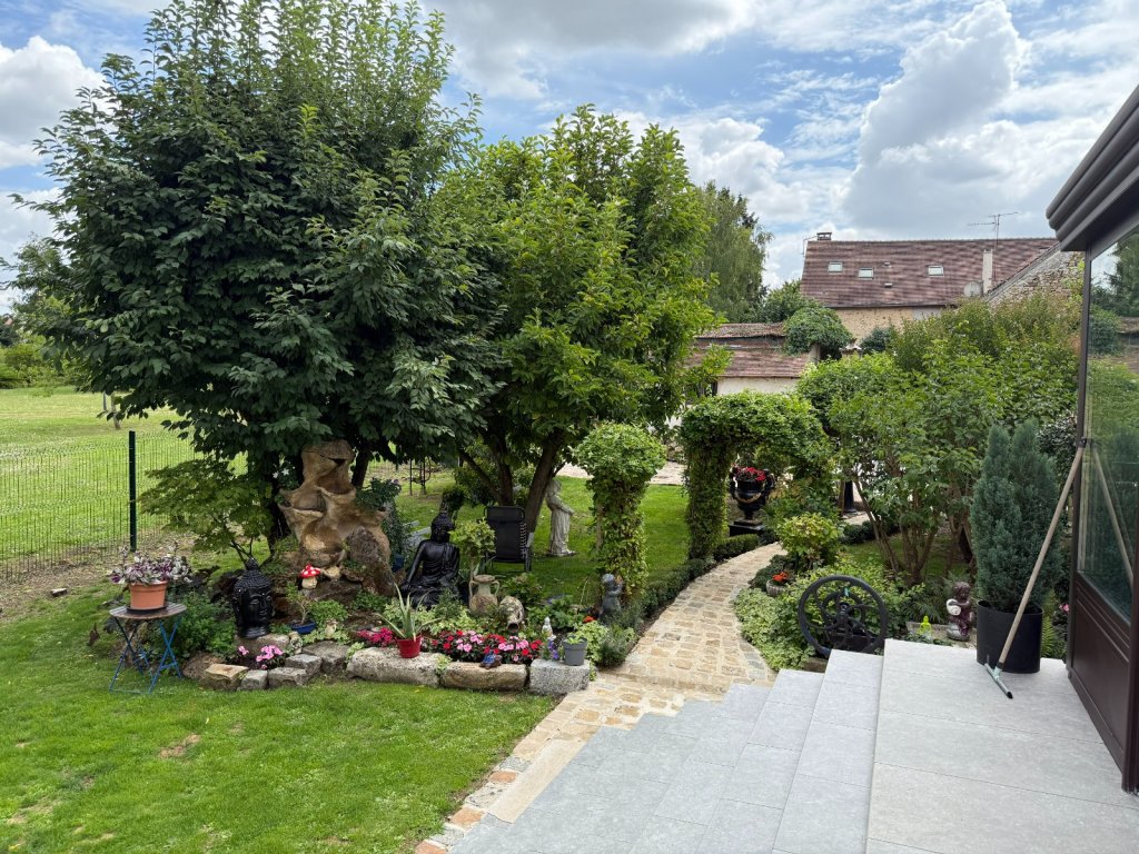 Maison Briarde Rurale A VENDRE - BERNAY VILBERT Centre du village - 200 m2 - 480�000�&euro;