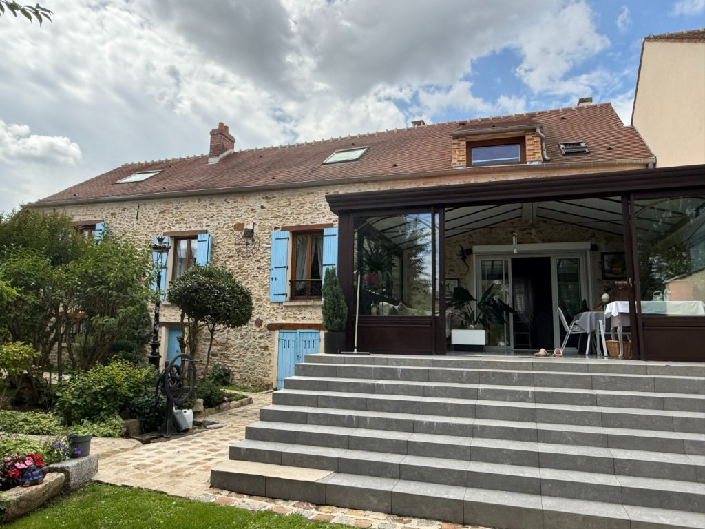 Maison Briarde Rurale A VENDRE - BERNAY VILBERT Centre du village - 200 m2 - 480�000�&euro;