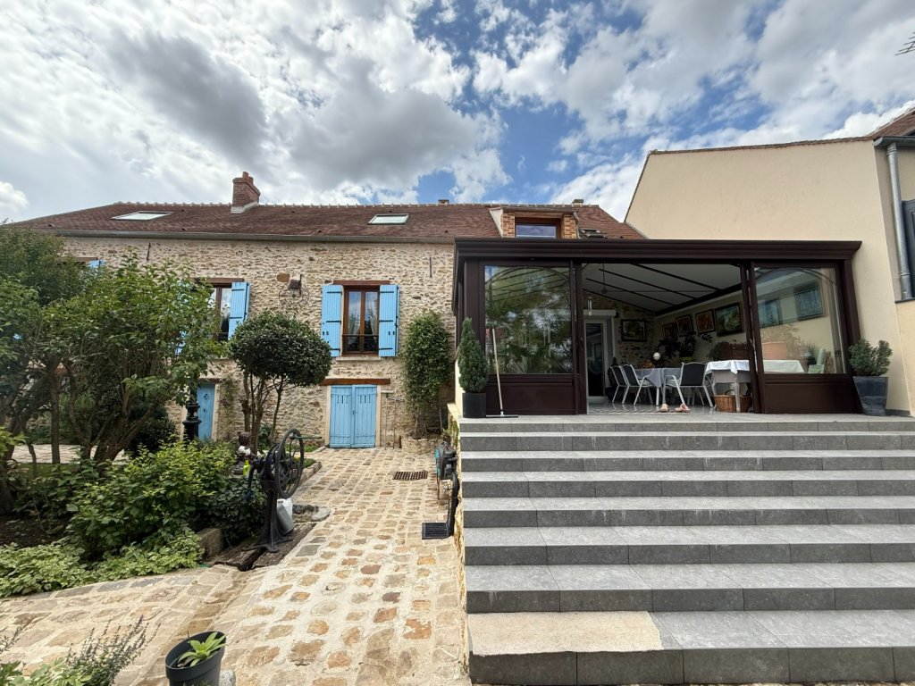 Maison Briarde Rurale A VENDRE - BERNAY VILBERT Centre du village - 200 m2 - 480�000�&euro;