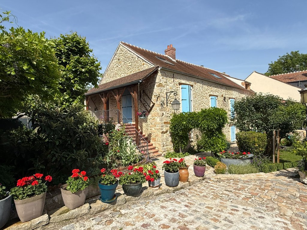 Maison Briarde Rurale A VENDRE - BERNAY VILBERT Centre du village - 200 m2 - 480 000 &euro;