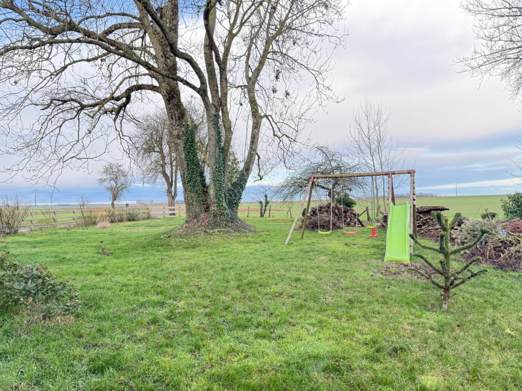 Maison Briarde A VENDRE - BETON BAZOCHES - 150 m2 - 229�000�&euro;