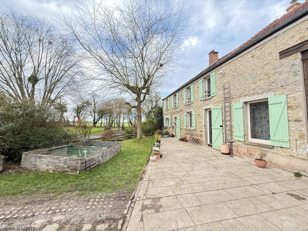 Maison Briarde A VENDRE - BETON BAZOCHES - 150 m2 - 229�000�&euro;