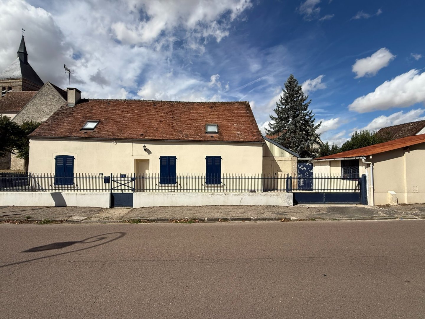 Maison Briarde - CHENOISE centre du village - 130 m2 - VENDU