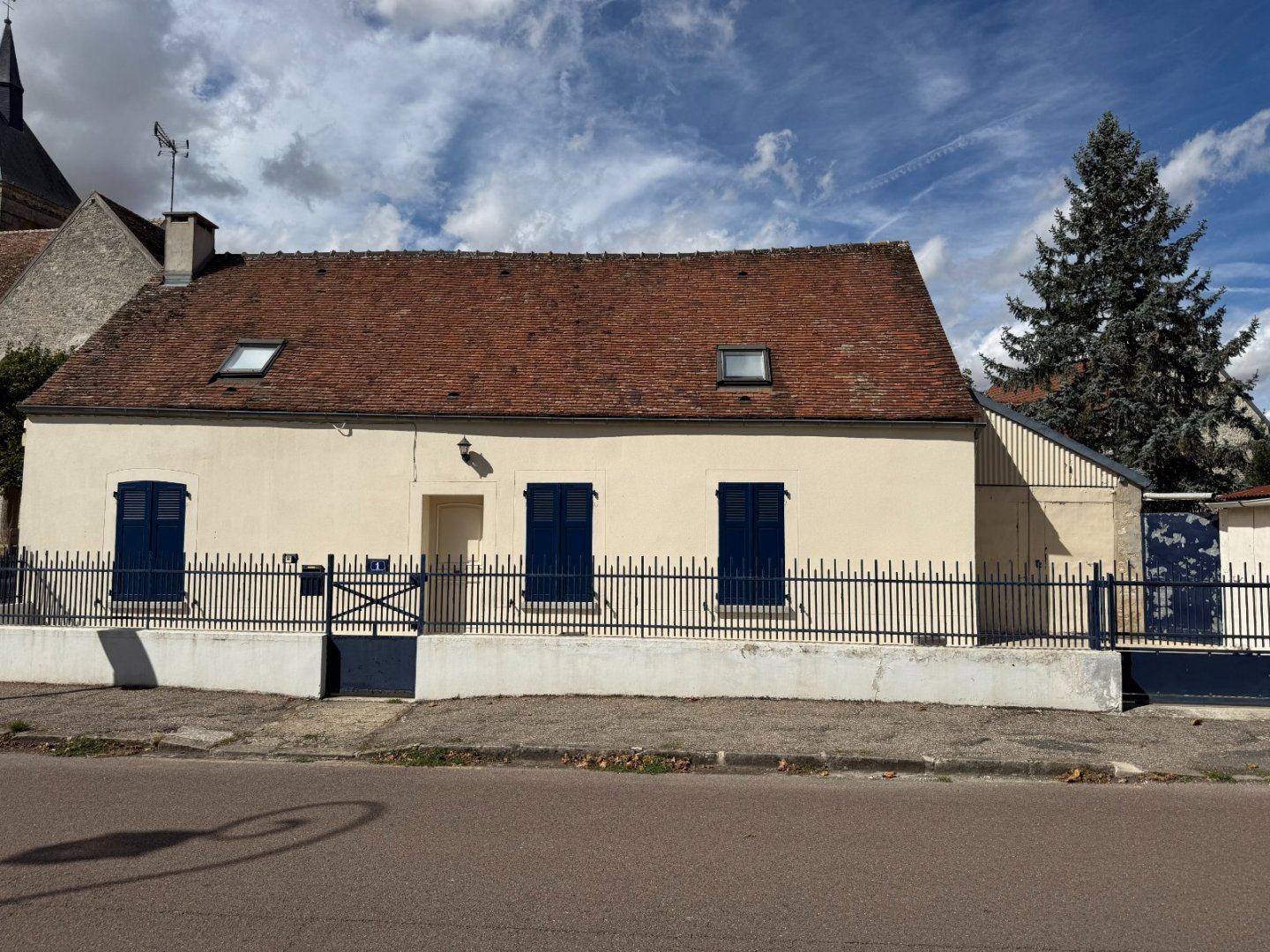 Maison Briarde - CHENOISE centre du village - 130 m2 - VENDU