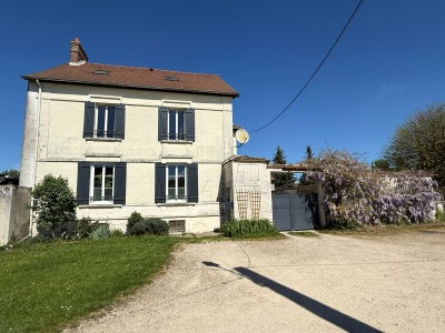 Maison briarde avec piscine - COURPALAY - 176 m2 - VENDU