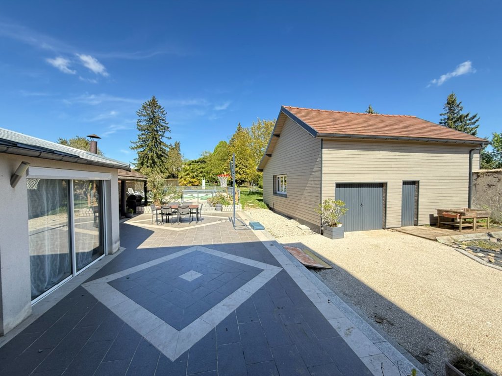 Maison briarde avec piscine - COURPALAY - 176 m2 - VENDU