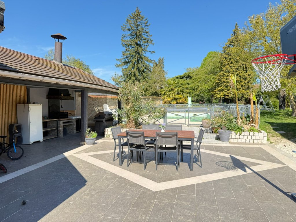 Maison briarde avec piscine - COURPALAY - 176 m2 - VENDU