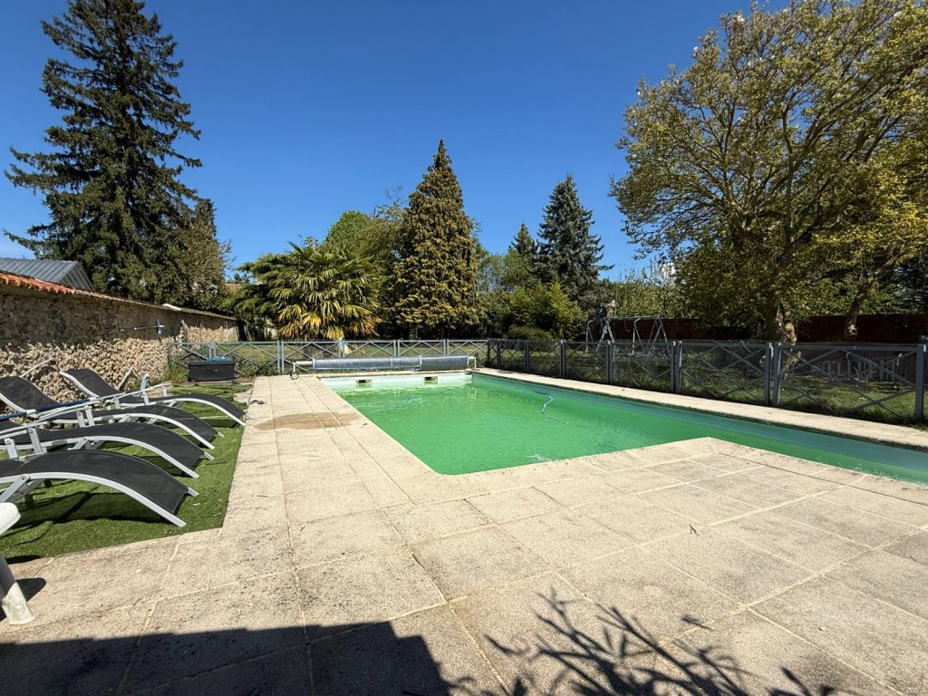 Maison briarde avec piscine - COURPALAY - 176 m2 - VENDU