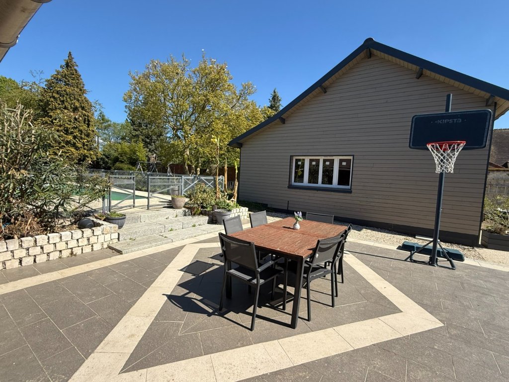 Maison briarde avec piscine - COURPALAY - 176 m2 - VENDU