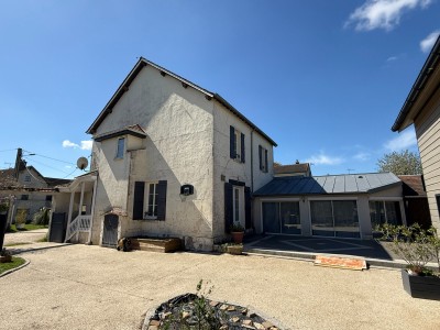 Maison briarde avec piscine - COURPALAY - 176 m2 - VENDU