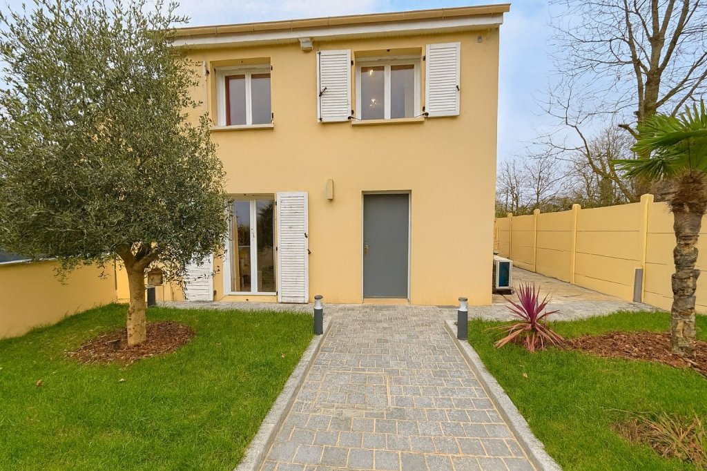 Maison traditionnelle RT2012 - FONTENAY TRESIGNY - 140 m2 - VENDU