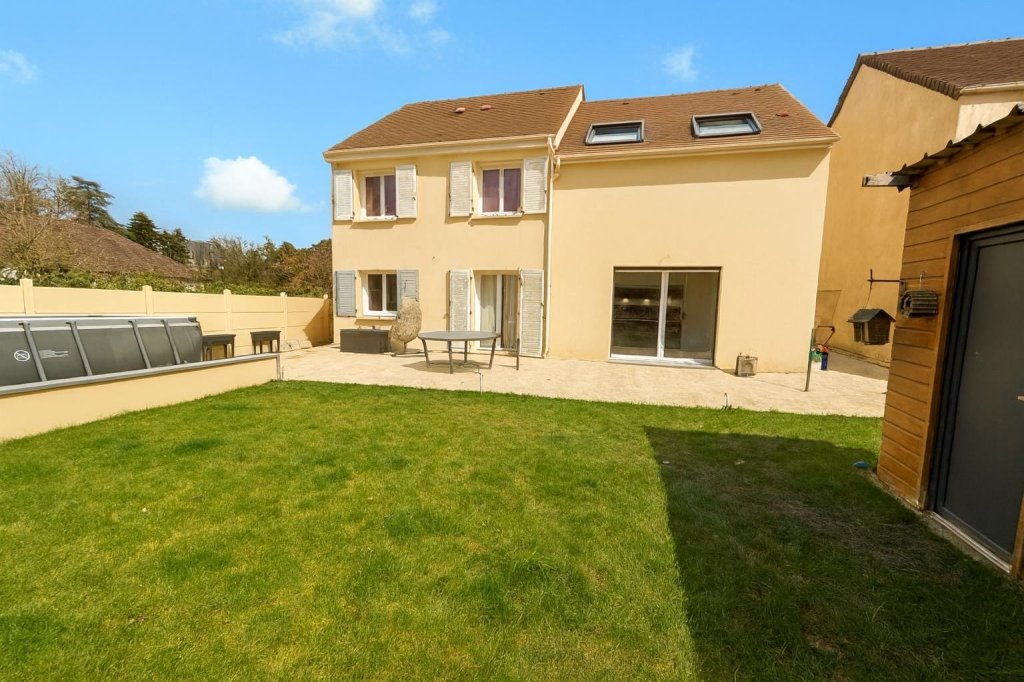 Maison traditionnelle RT2012 - FONTENAY TRESIGNY - 140 m2 - VENDU