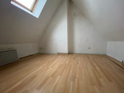 Boutique + appartartement A VENDRE - LA CROIX EN BRIE - 96 m2 - 162000€